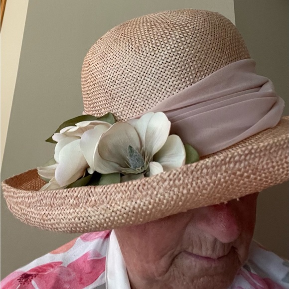 Wide brim pastel pink hat with chiffon band & silk flowers - Picture 3 of 4